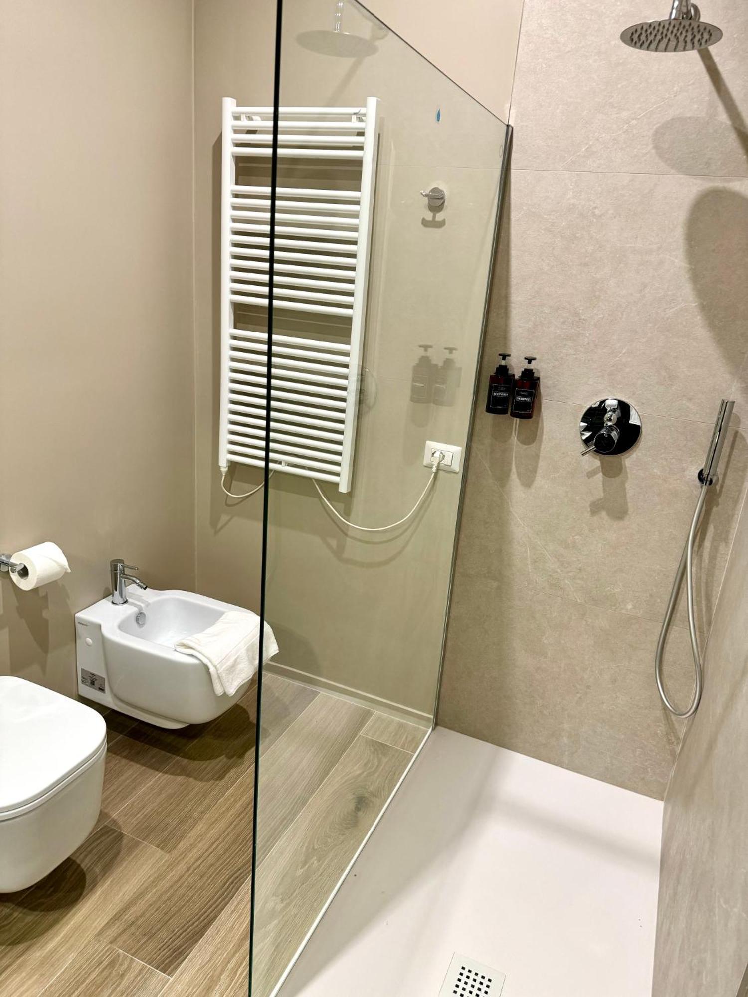 Dimora Fralu Hotel Bari Bagian luar foto