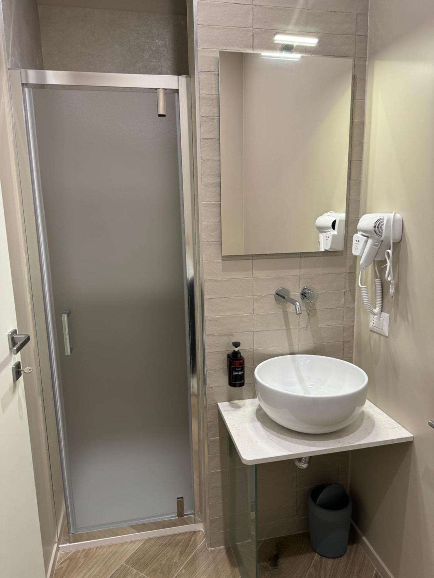 Dimora Fralu Hotel Bari Bagian luar foto