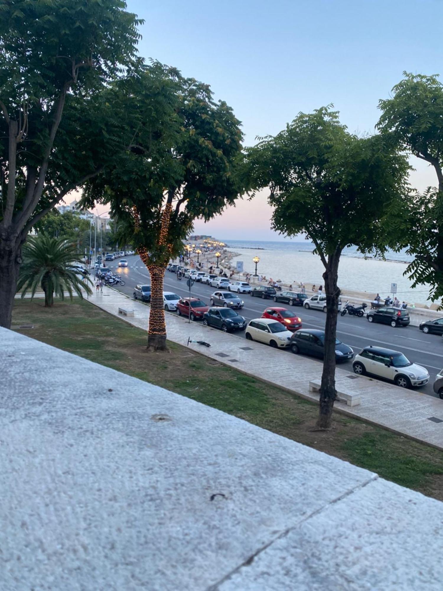 Dimora Fralu Hotel Bari Bagian luar foto